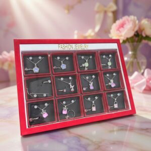 12 Sets Joyeria Collar,Anillo y Aretes con Pedreria y Caja de Regalo Plateada $19.5 c/u